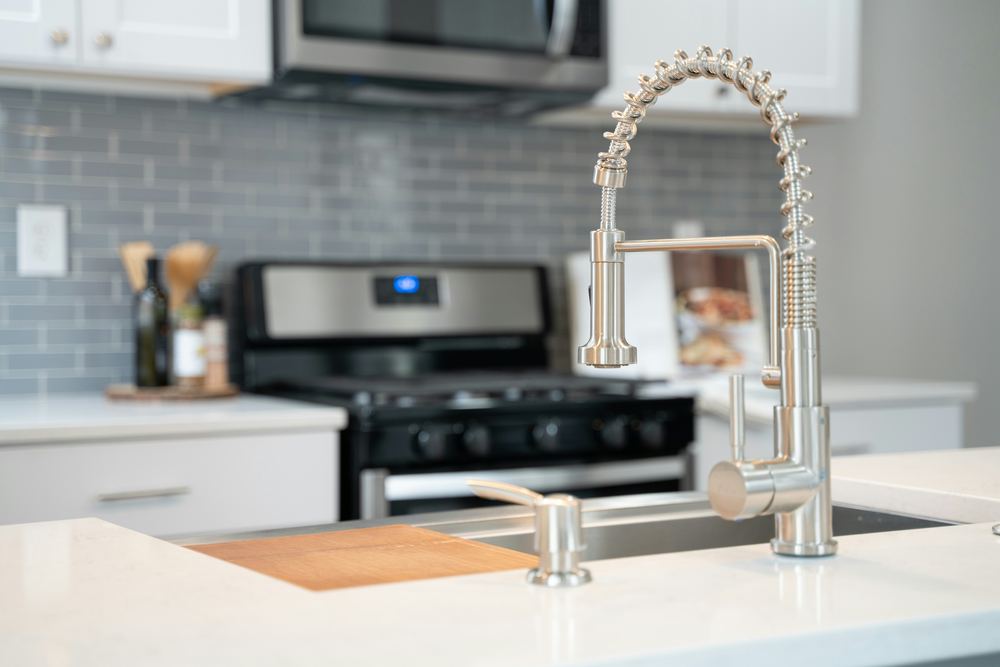 Kitchen faucet fixture